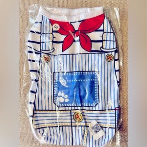 Size small puppy/dog T-shirt.